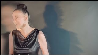 A snippet of Avec le Temps  by Tessa Souter
