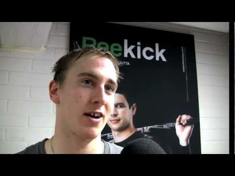 Roy Pihlström voitokkaan Peliitat-ottelun jälkeen 14.2.2012