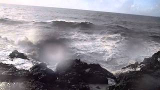 preview picture of video 'The Waves Before Hurricane Thomas'