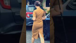 Download lagu Beautiful Civil Servant with Model-like Walking Style and Appearance mp3