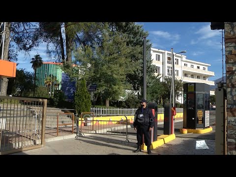 Ora news - Vazhdon horrori te “Shefqet Ndroqi”, i katërti pacient që hidhet nga ky spital