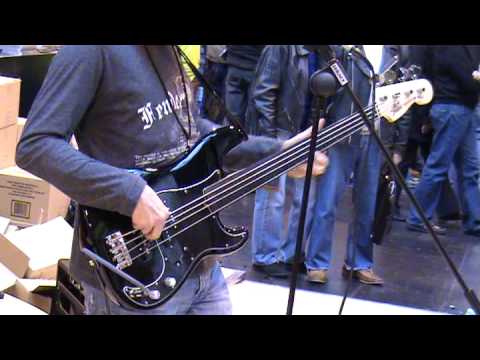 Tony Franklin @ Music Live 2006 U.K.  Fretless Bass SWR