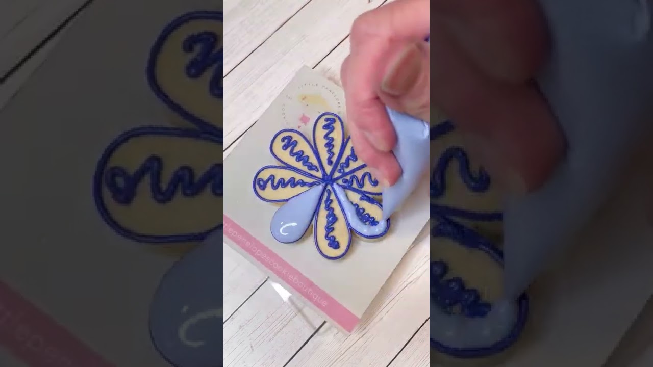 🌻💙 Blue Daisy Cookie Decorating with Royal Icing #shorts #cookiedecorating #daisy