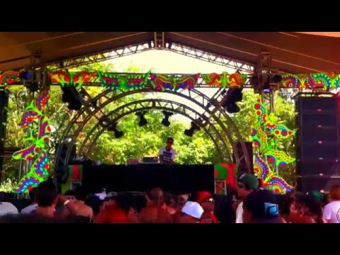 Gabriel Boni playing "Troca O Disco" na Butterfly Open Air