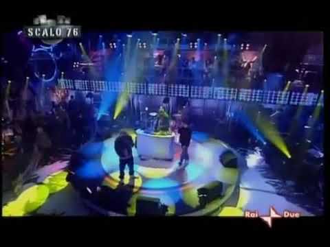 Fabri Fibra - La soluzione (ft. Nesli) LIVE