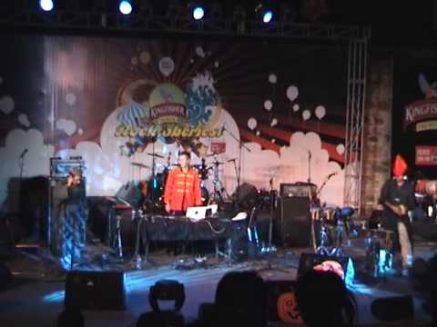 Da Saz performing Jet Lag at Rocktoberfest 2009, New Delhi