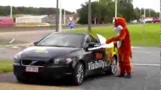 preview picture of video 'Foxy, la mascotte de Web Visibility sprl arrive au bureau d'Assesse.'