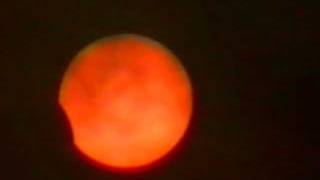 preview picture of video 'Une Eclipse dans le champ - MC Vidéo - Eclipse totale 1999'