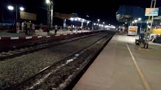 preview picture of video 'Chor bazar hidden in railway station.'