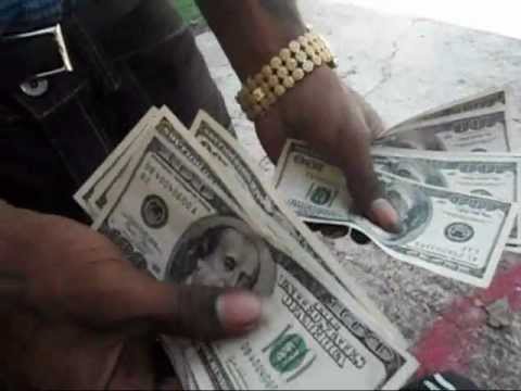 Senistar Of Thug Mafia showin his today money!!
