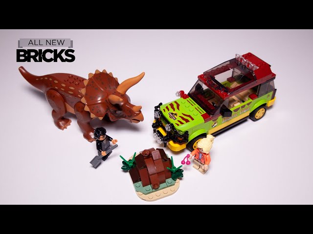 Vídeo relacionado con LEGO 76959 Jurassic Park Investigación del Triceratops, Juguete para Niños y Niñas a Partir de 8 años con Coche Ford Explorer y Figura de Dinosaurio, Colección 30 Aniversario