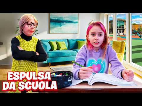 LA PRESIDE CATTIVA VUOLE BOCCIARE GIORGIA PERCHE ESCE DALLA CLASSE E SCAPPA DA SCUOLA!
