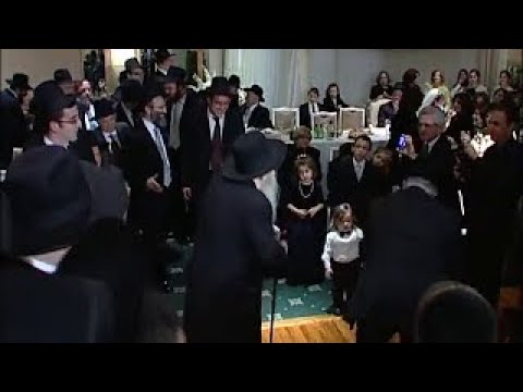 80 year old rabbi getting down dancing!!!! CLEAR VERSION!!