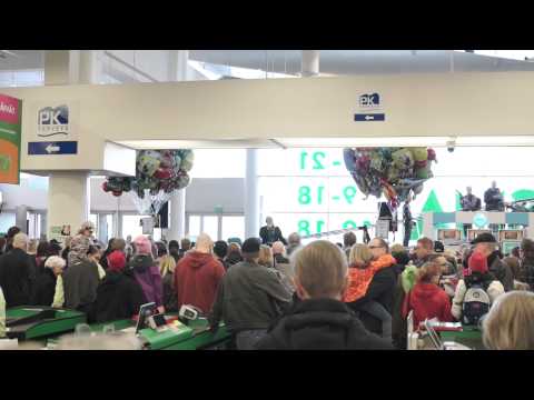 Miia Kosunen livekeikalla Joensuun Prismassa