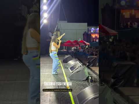 Simone Mendes cantando sucessos no show em Santa Cruz do Capibaribe-PE #simonemendes #sertanejo #top