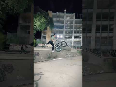 BMX whips 🤟🏻🚲 #viral #rideordie #bmxbike