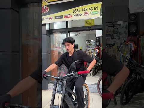 What do you think is its value and what is the brand?