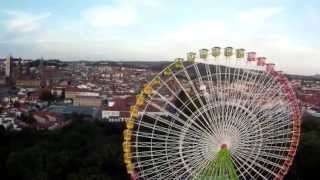 preview picture of video 'Sobrevolando la noria de la alameda de Santiago de Compostela'