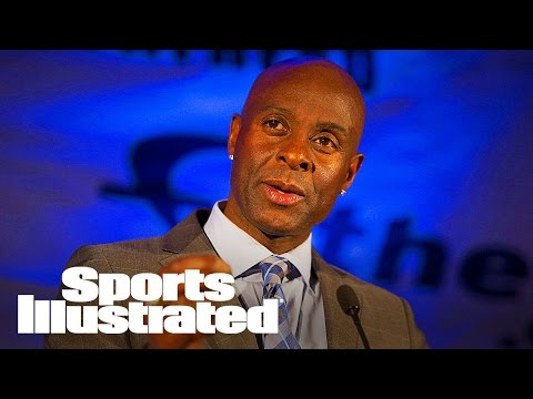 Jerry Rice Calls Out Colin Kaepernick on Disrespecting Flag | SI Wire | Sports Illustrated
