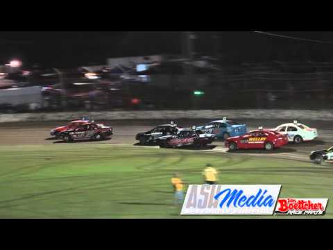 Modified Sedans: Brenton Mills and Glenn Pagel Crash - Lismore Speedway