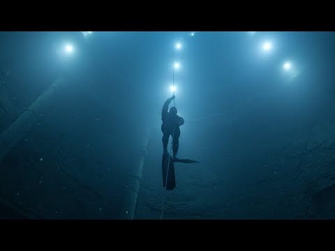 Diving to the bottom of the worlds deepest pool on a single breath . 60 meters / 200 ft