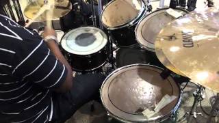 Ammmazzing One Hand Drumming (Chris McBride).mp4