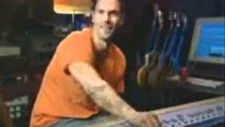 Kevin Federline jams to 'The Smoggies'