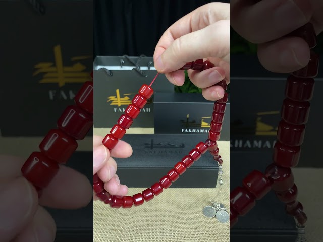 سبحة مسكي كرزي بلمسة أثرية و خرز اسطواني كبير