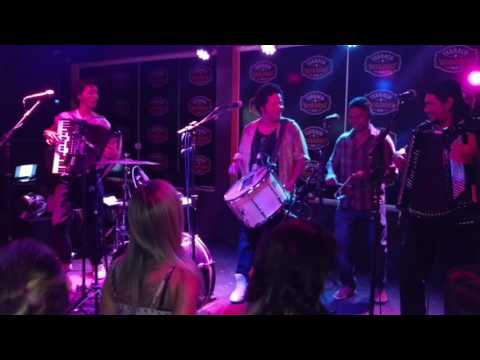 Isaac do Acordeon e Duani - Potpourri Forró