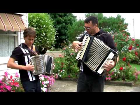 A Mate Can Do No Wrong (Slim Dusty) - Accordion Duet (HD)