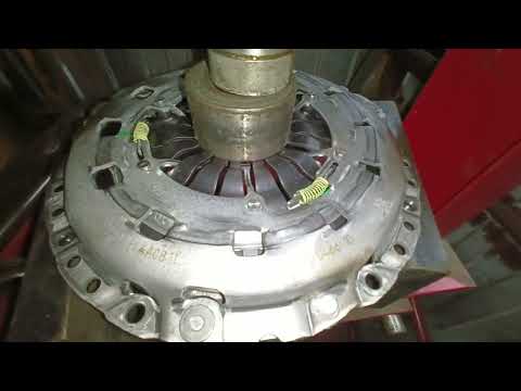 Cofanie docisku sprzęgła LUK SAC Sprzęgło samonastawne