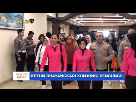 KETUM BHAYANGKARI BANTU PENGUNGSI BANJIR SUMBAR