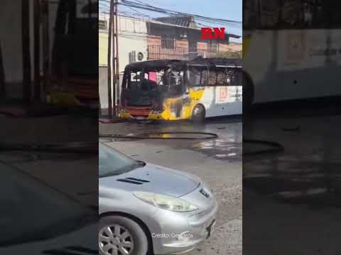 Plottier: un colectivo municipal se prendió fuego y tuvieron que evacuar a los pasajeros