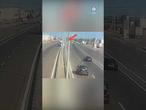 Yük avtomobili yoldan çıxaraq qeyri-yaşayış obyektinə girdi