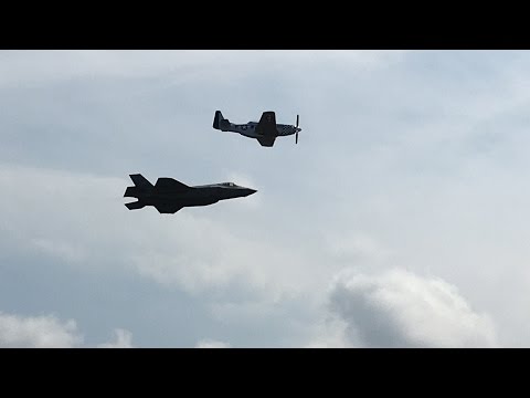 F-35 Lightning High Speed Pass & Heritage Flight - 2017 Melbourne Air Show