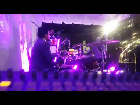 rajiv and the clan waters edge wedding live (3)