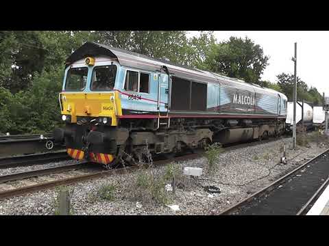 (HD) DRS 66425 & Malcolm Rail 66434 Crossover at Gospel Oak - 2/7/12