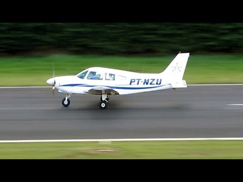 Avião Tupi EMB-712 |  Piper PA-28 Airplane | Touch and Go Landing | Pouso e Decolagem de Avião