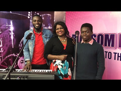 MARGGIE DAWN SINGER || PRAYER AND WORSHIP( Isaiah 41:10 Fear not for i am with you )