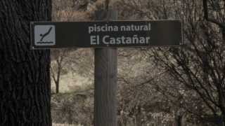 preview picture of video 'Piscina natural / Natural pool El Castañar'