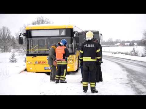 Viljandimaal põrkasid kokku kaks bussi ja auto