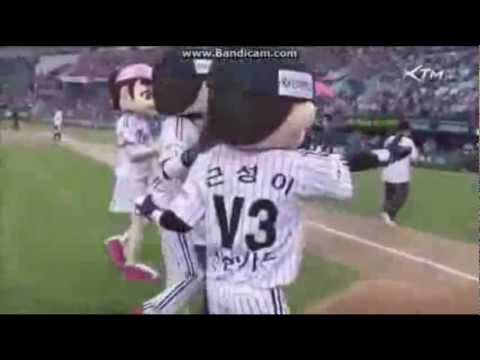 Yulsic Moment 5 [ys184512] - Yuri N Sica Pitching Baseball Moment.