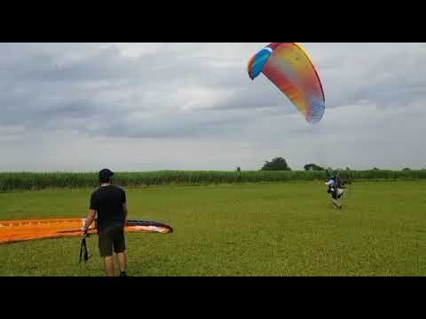 Decolagem de invertida voo 213 de paramotor IKE Costa - 01/03/2022 - Ninho dos Condores
