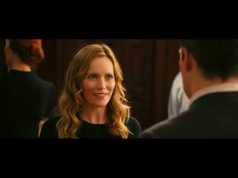 How to Be Single (2016) trailer still: Alice and Robin sprint through midtown toward work