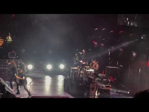 Audioslave (Tom Morello and Brad Wilk) with Robert Trujillo and Dave Grohl - Show Me How To Live -