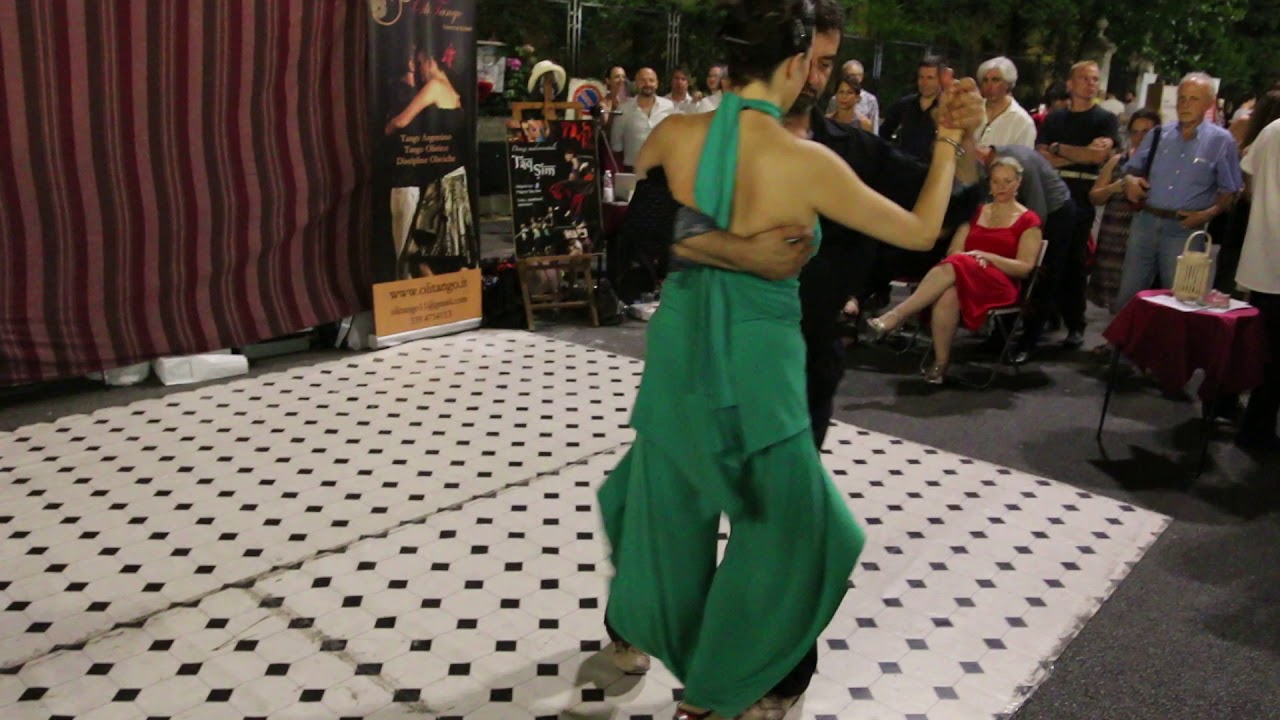 Notte bianca a Bologna - Esibizione di Maria Calzolari e Lorenzo Garuti