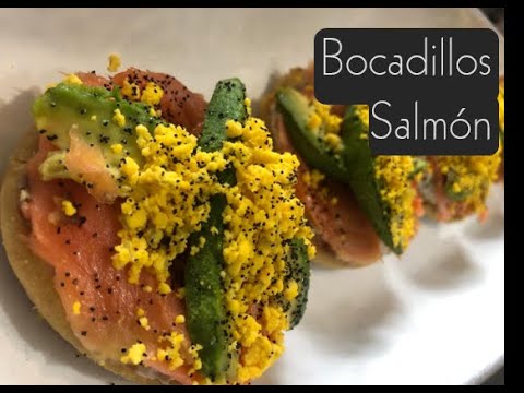 Bocadillos de salmón ahumado en muffin inglés | receta de botanas |