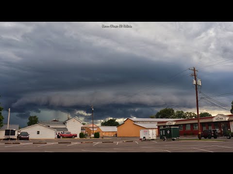 AMAZING Shelf Cloud On A Severe Thunderstorm!