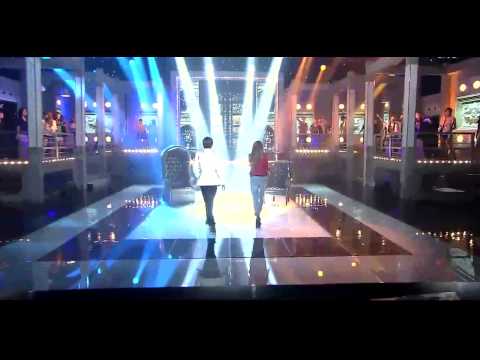 110821 4minute HyunA's adorable smile whn performing Just Follow [CUT]