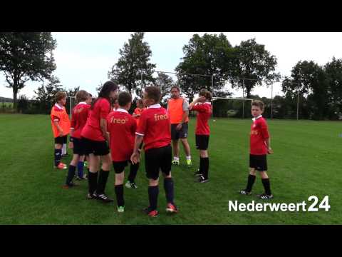 Art Lengeler traint jeugd Eindse Boys Nederweert Eind